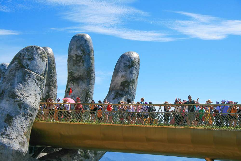Ba-Na-Hills-Golden-Hands-Bridge