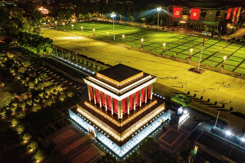 Ba Dinh Square: History, Ho Chi Minh Mausoleum & Visiting Tips