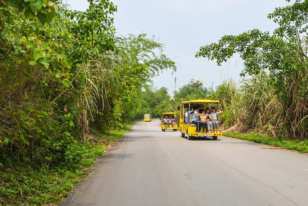Bai Dinh pagoda. Visiting Bai Dinh Pagoda. Bai Dinh Pagoda Electric Car