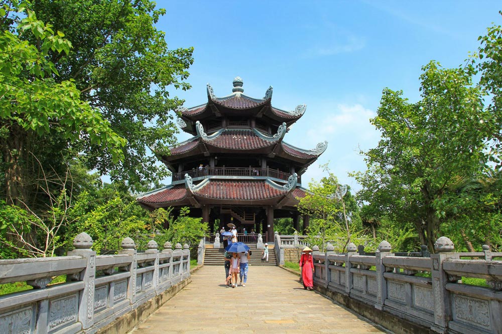 Bai Dinh pagoda. Visiting Bai Dinh Pagoda. Bai Dinh Pagoda Entrance Fee