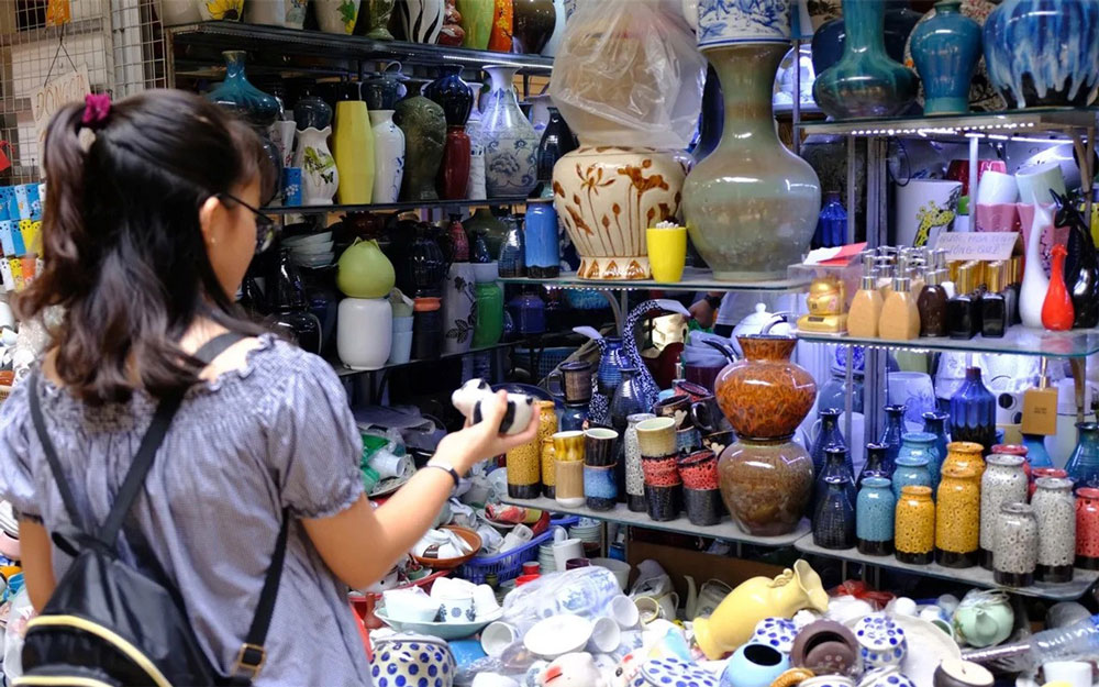 Bat Trang Pottery Village Hanoi. How Do I Get to Bat Trang from Hanoi? (Transport Options)