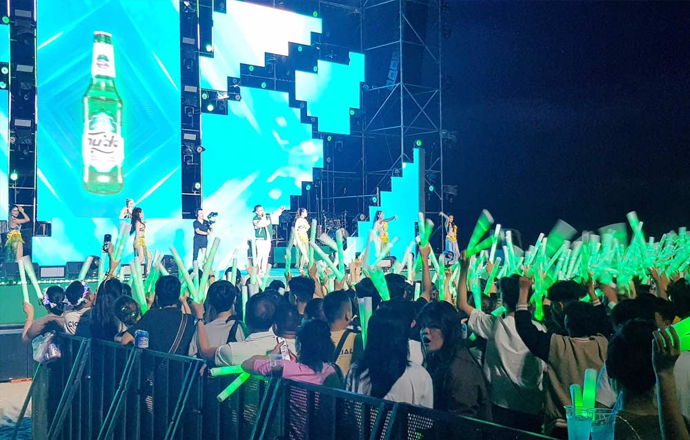 Beach parties in Vietnam. Dress code