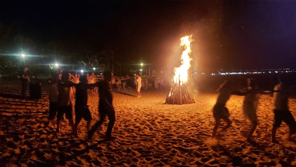 Beach parties in Vietnam. Setting expectations