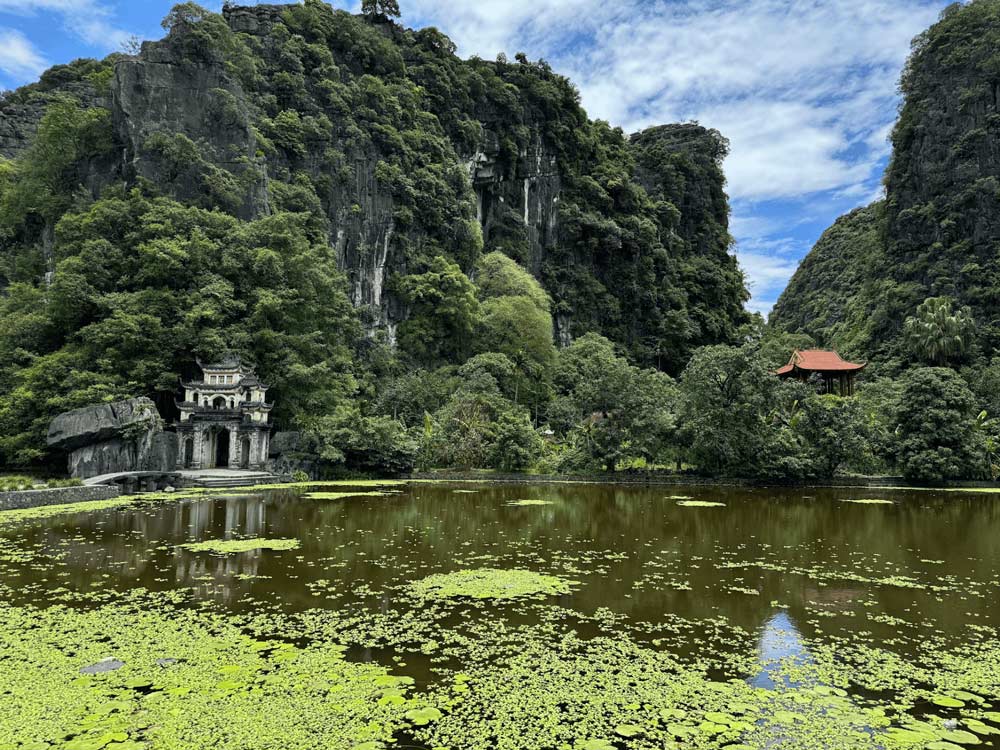 Bich Dong pagoda. Bich Dong Pagoda and Bai Dinh Pagoda: Two Unique Experiences in Ninh Binh. Two Unique Experiences