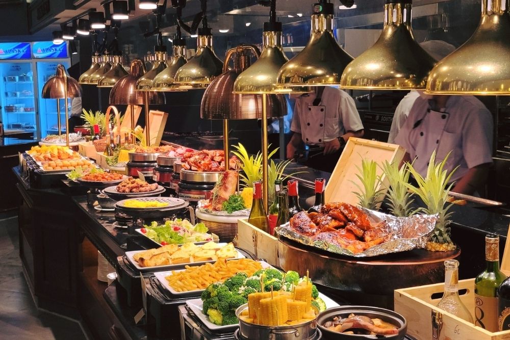 Buffet Hanoi.  Introduction: Beyond the Street Food – A Guide to Hanoi’s Great Feasts 