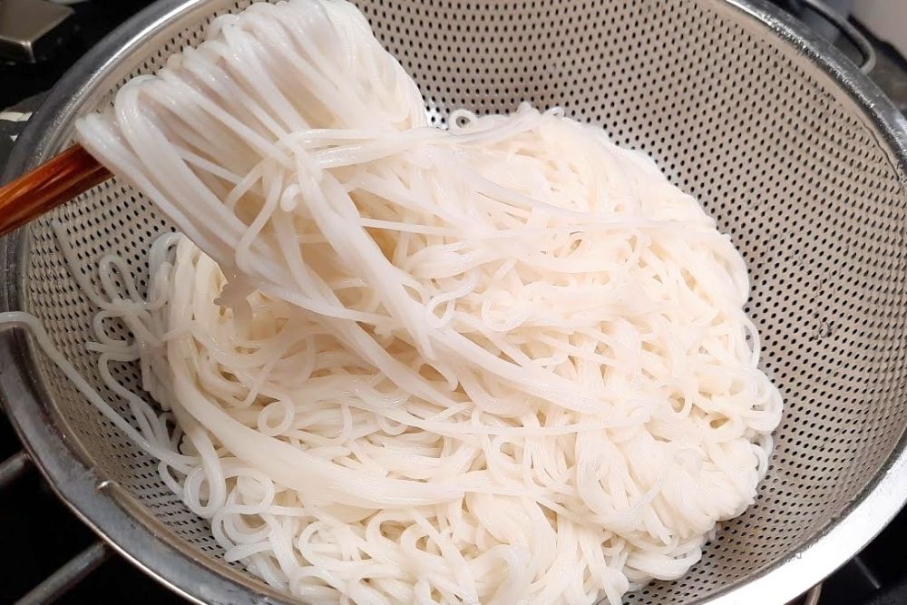 Bun Ca Hanoi. The Anatomy of a Perfect Bowl: What's in a Bun Ca Soup? The Noodles and Herbs