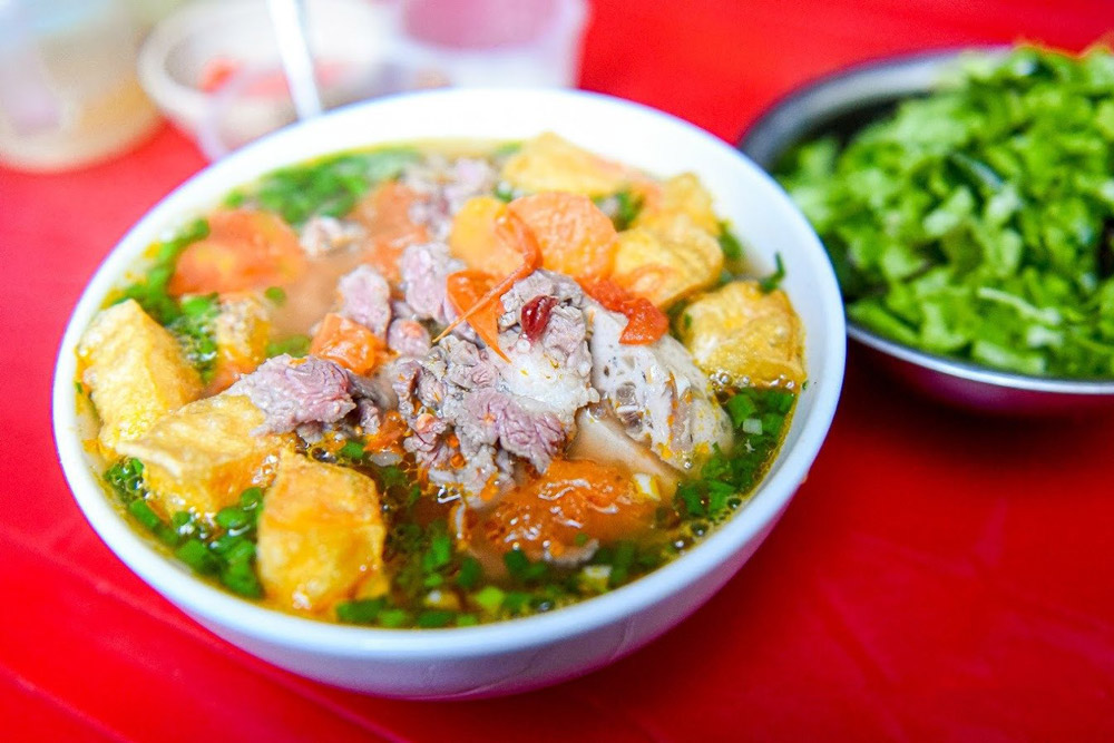 Bun rieu Hanoi. The Anatomy of a Bowl: Deconstructing Bún Riêu Cua