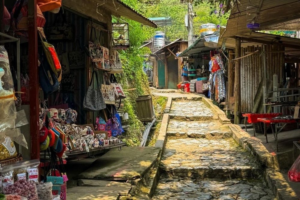 Cat Cat Sapa. Things to Do: The Cat Cat Village Loop. The Stairway Shopping Street 