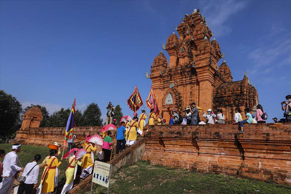 Cham Pa a traveler's guide to champa's legacy