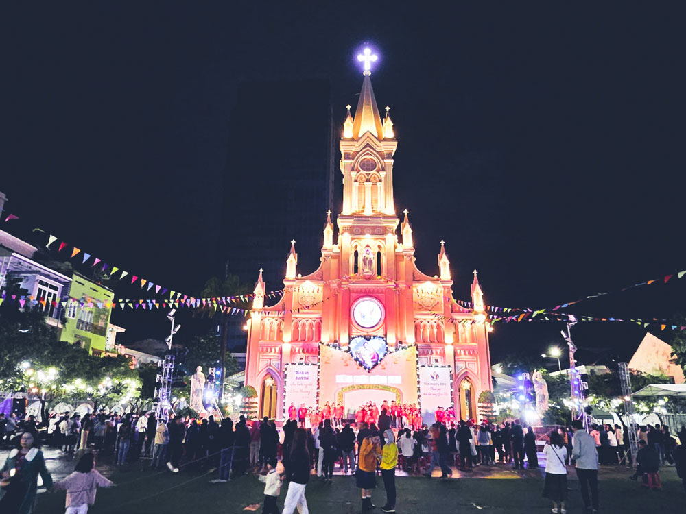 christmas in Vietnam. Where to Spend Christmas in Vietnam Danang