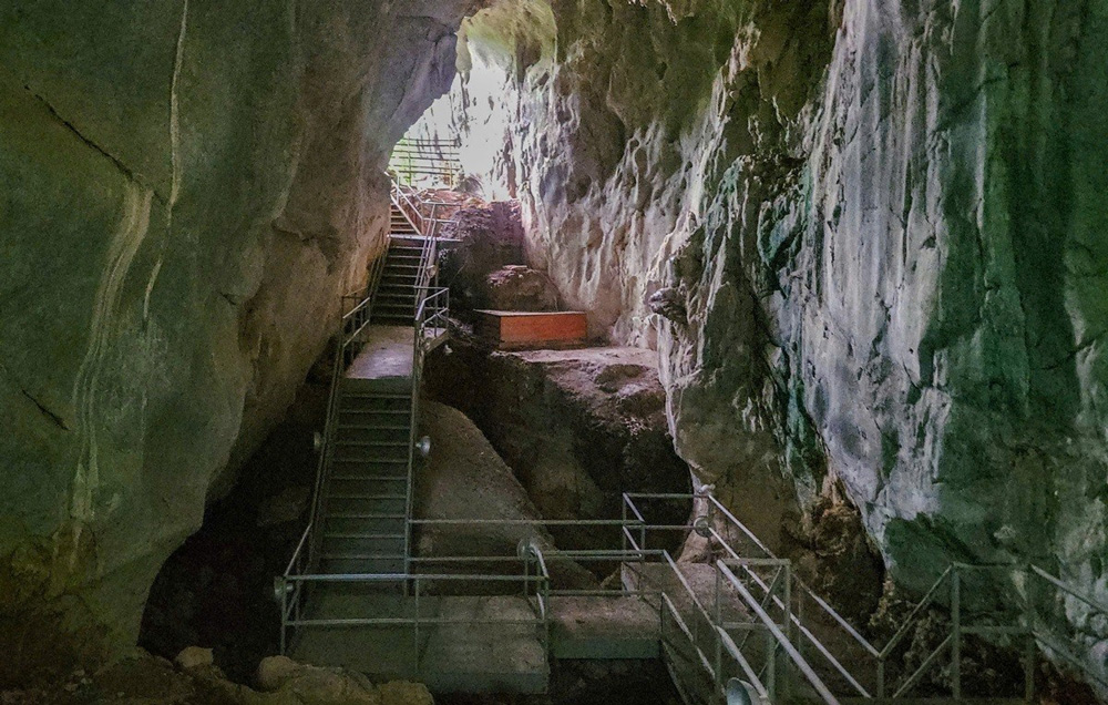 Cuc Phuong national park. Exploring Cuc Phuong National Park. Caves and Grottoes