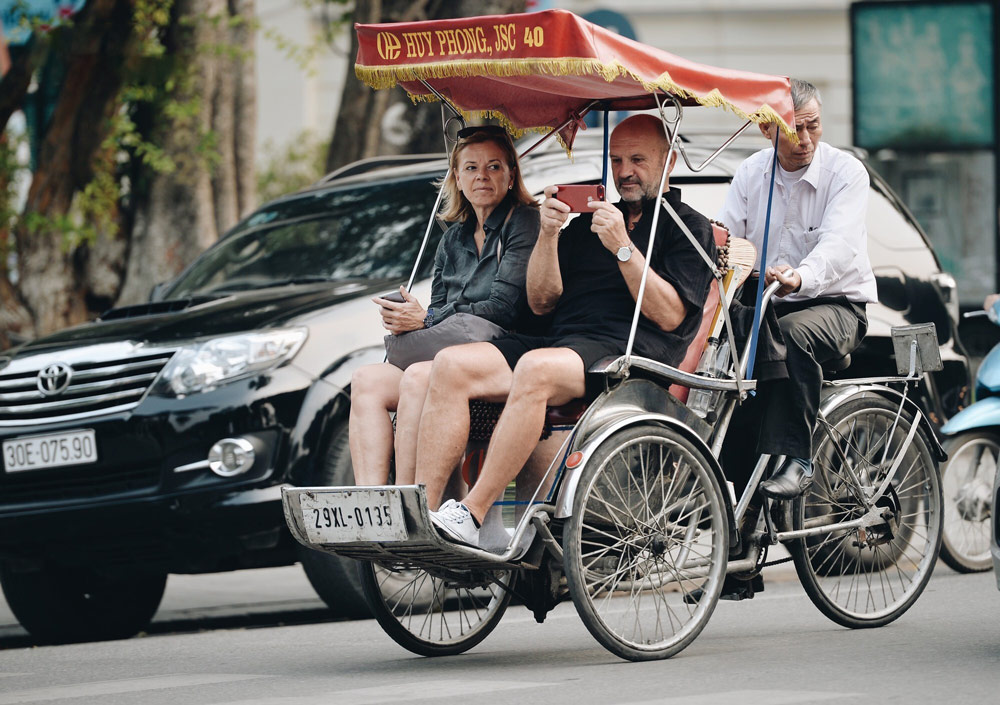 The 2025 Guide to a Cyclo Tour in Hanoi (And How to Avoid Scams)