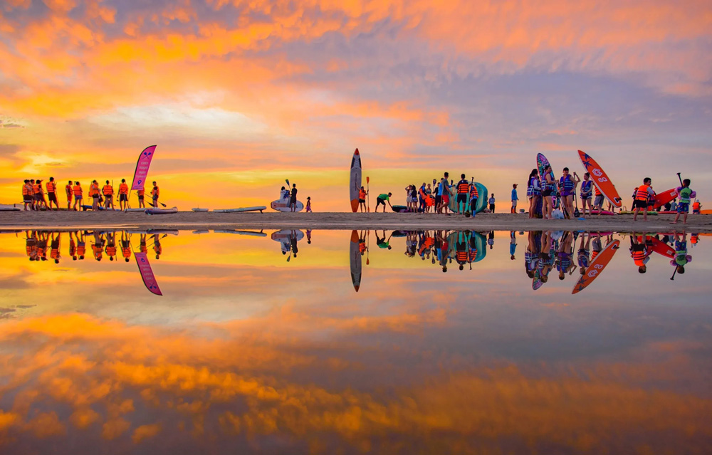 Da Nang Beach. Beach Clubs, Seafood and the Local Beach Rhythm