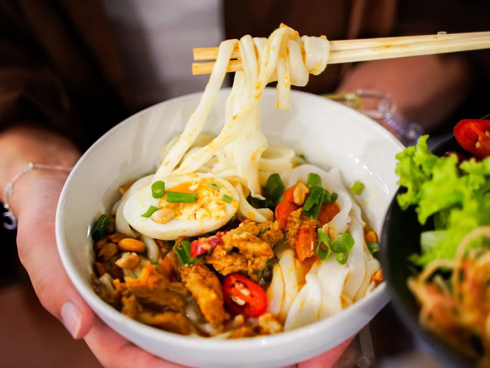 Da Nang Food. What Food Is Da Nang Famous For? Mì Quảng: Turmeric Noodles