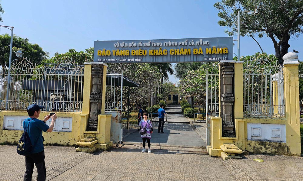 Da Nang museum of cham sculpture. Visiting the Museum.  Cham Museum Da Nang Vietnam - Location and Contact