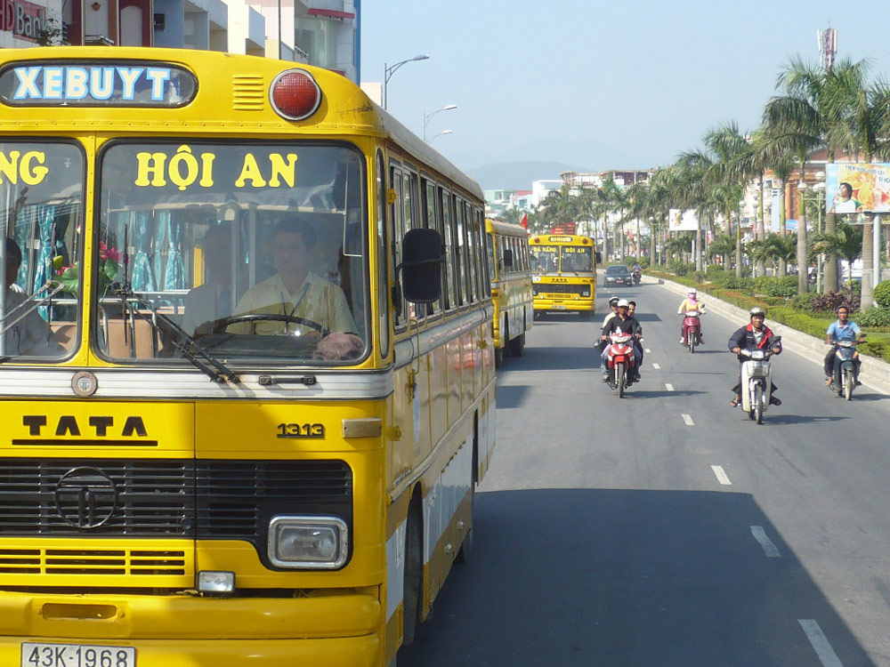 Da Nang to Hoi An. Can you take the bus, and should you?