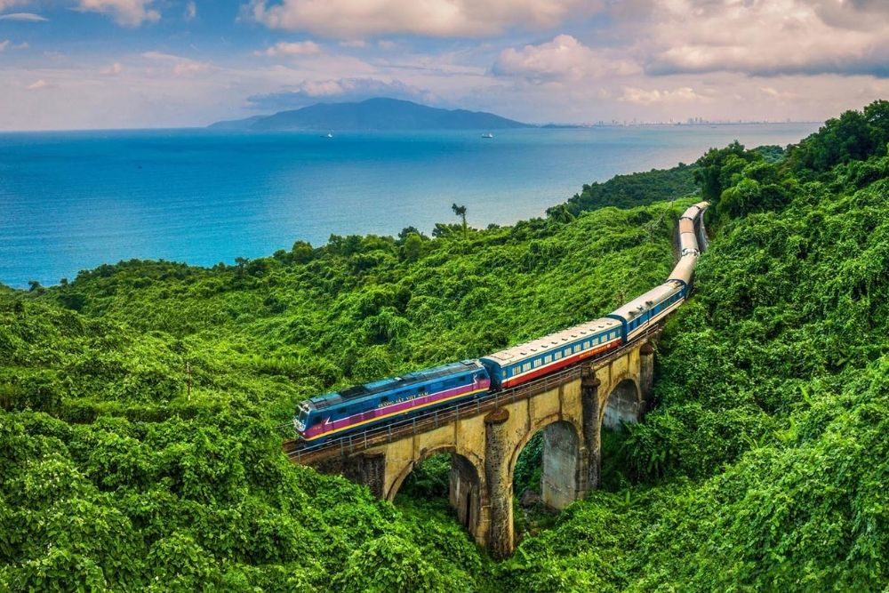 Da Nang to Hue. By train: The scenic coastal ride 