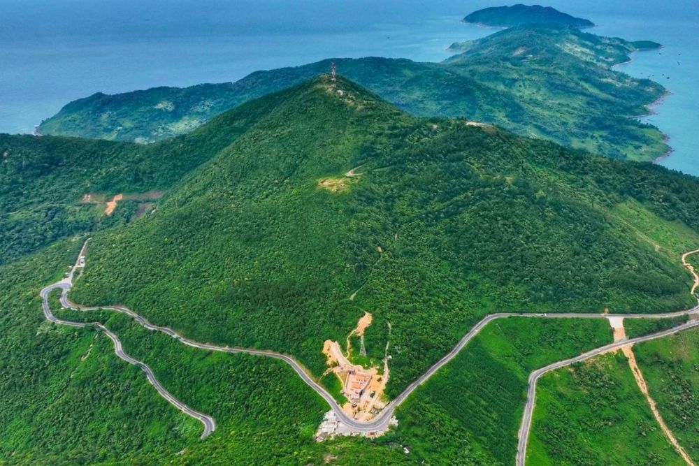 Da Nang to Hue. Should you take the train or a car from Da Nang to Hue? 