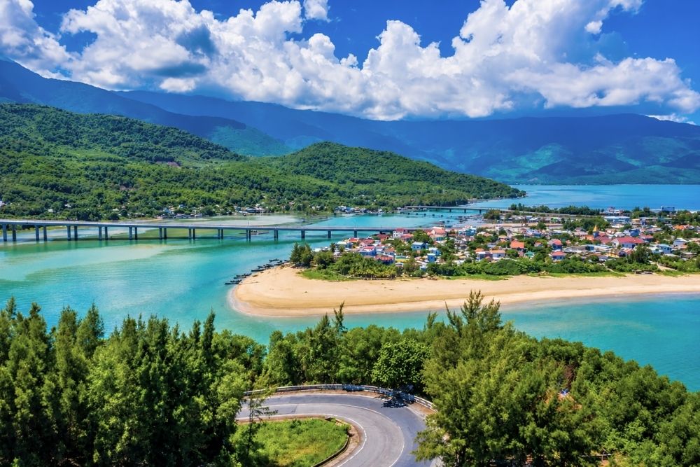 Da Nang to Hue. The Hai Van Pass: Why is the route the attraction? Classic Da Nang to Hue Stops, in Order. Lang Co Beach & Lang Co Bay 