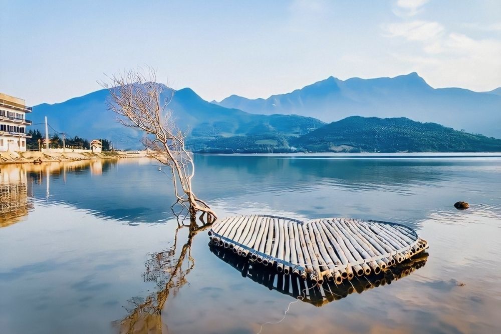 Da Nang to Hue. The Hai Van Pass: Why is the route the attraction? Classic Da Nang to Hue Stops, in Order. Lap An Lagoon 
