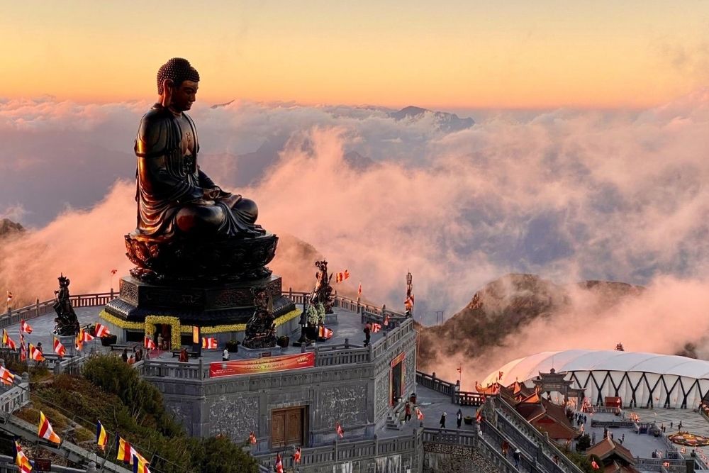 Fansipan Sapa. Summit Sights: What to do in Fansipan Sapa. The Grand Buddha