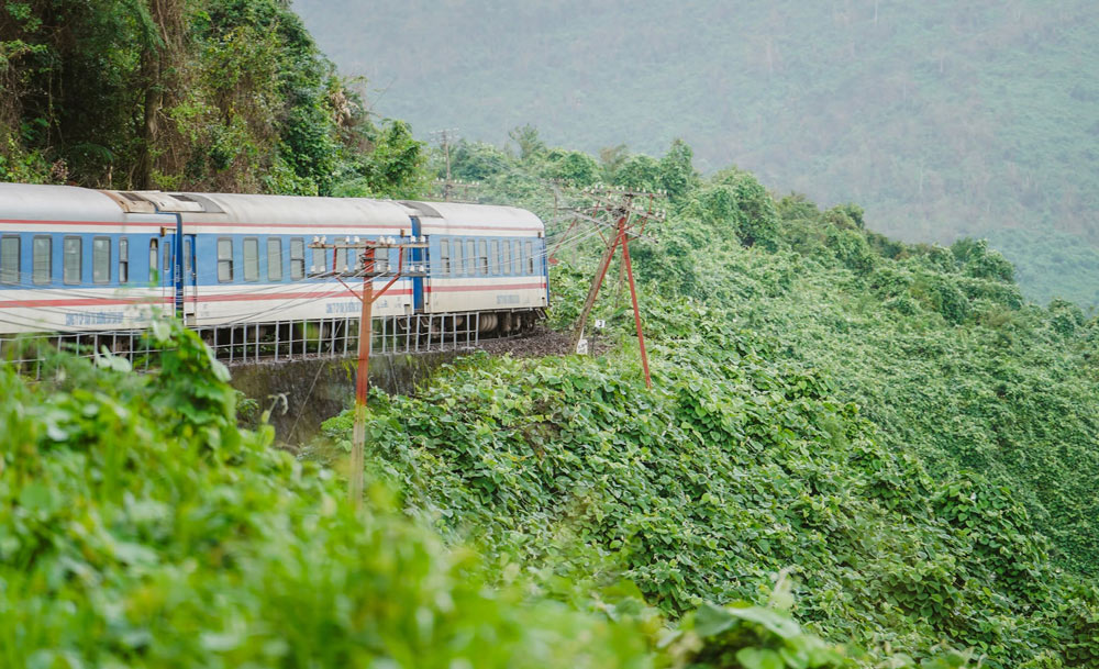 Ha Long Bay to Da Nang. Traveling by Train