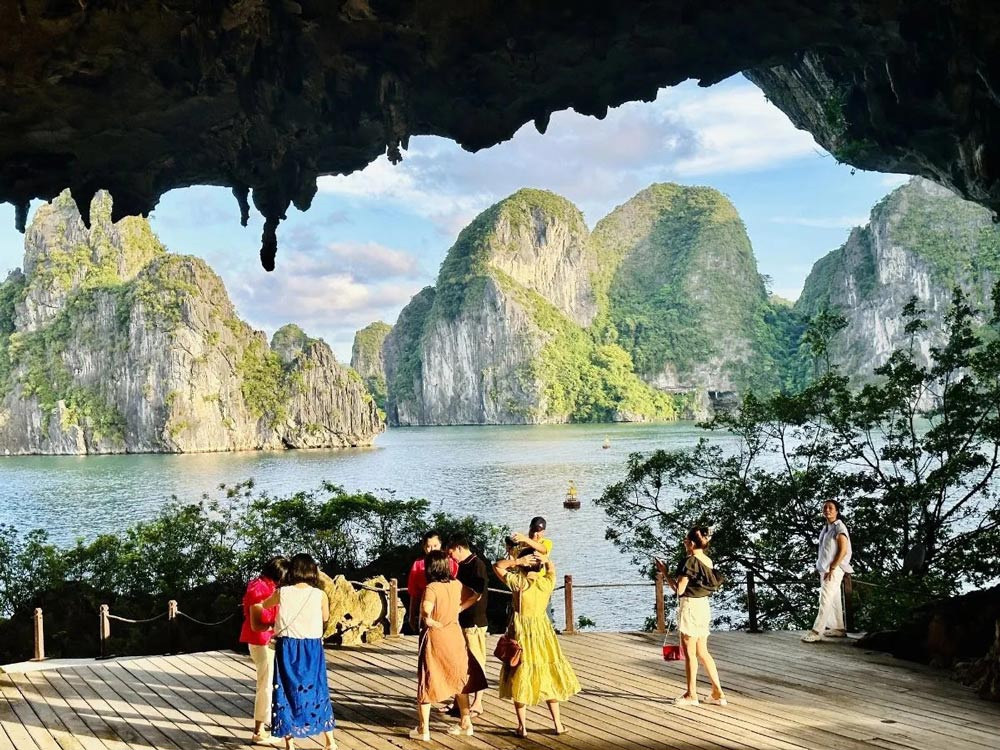 Ha Long Bay to Da Nang: How to Travel Between Them