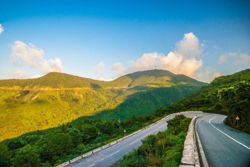 Hai Van Pass Tour. Insider Advice: The Best Part Is Not the Summit 
