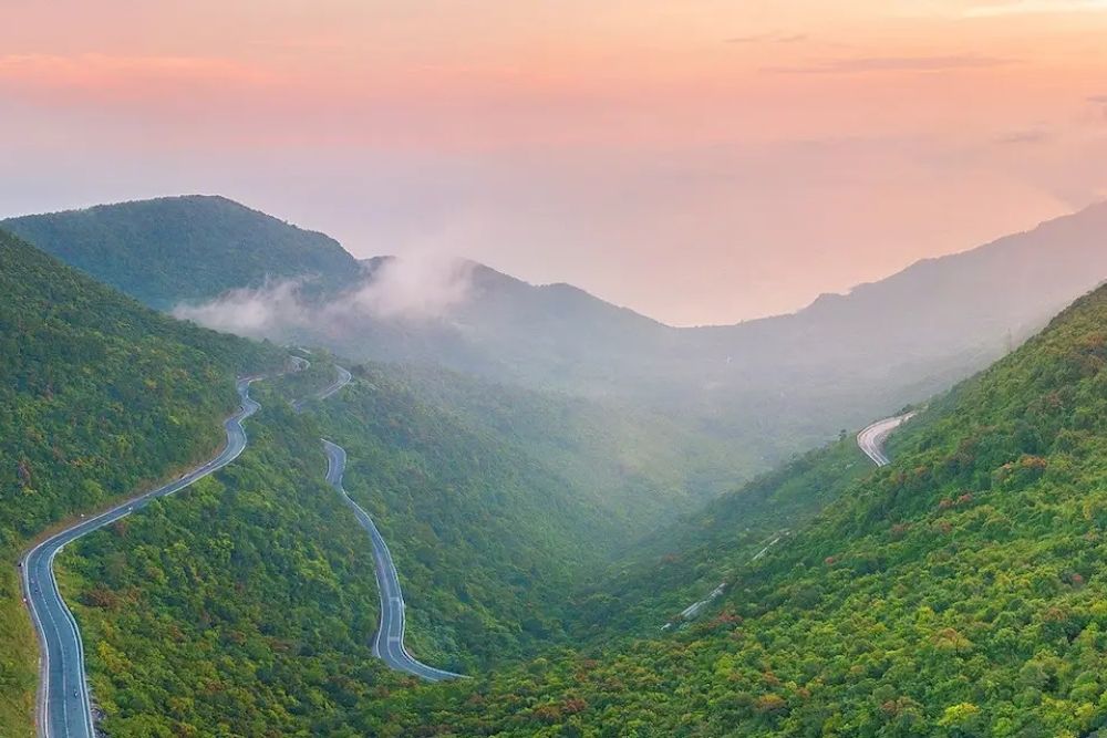 Hai Van Pass Tour. Weather, safety and timing 