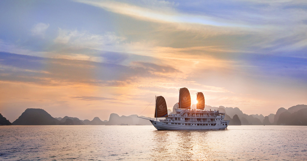 Halong Bay beach. Halong Bay Cruises with Beach Excursions. Hera Classic Cruise
