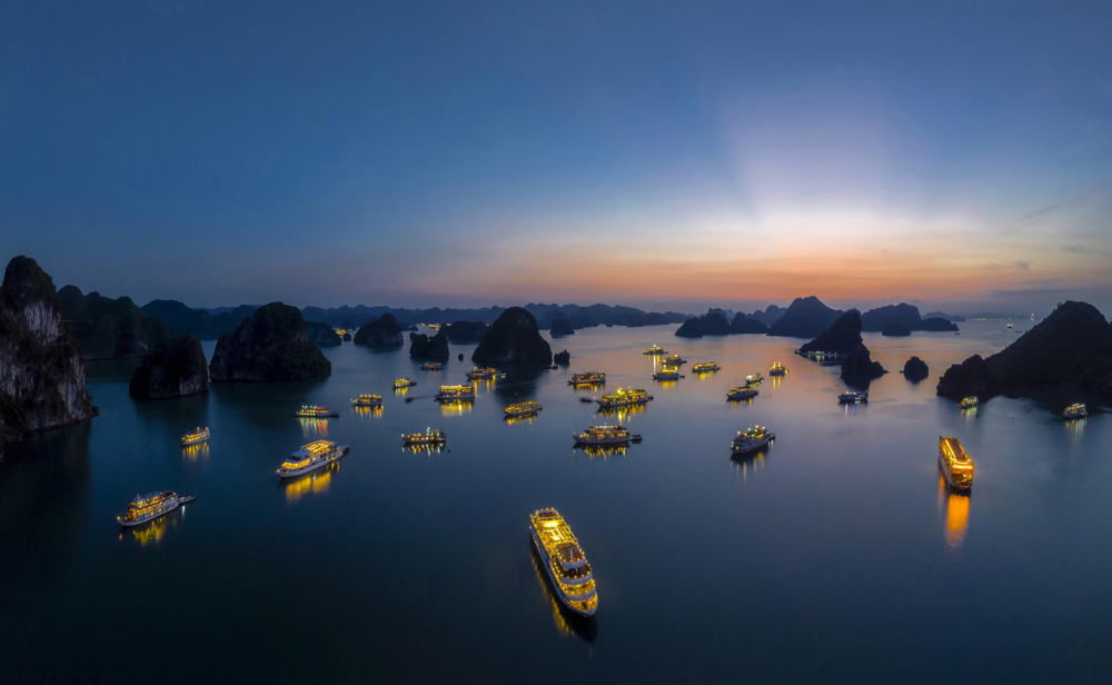 Halong Bay Cruise 1 Night: Magic Under the Stars
