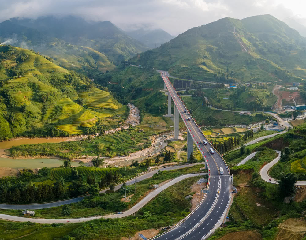 Hanoi Airport to Sapa. The Return Journey: Transportation Sapa to Noi Bai International Airport HAN