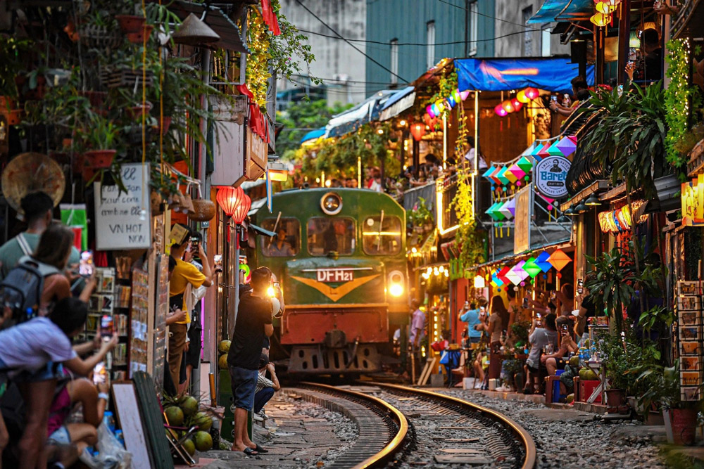 Hanoi autumn. Train Street: A Unique Hanoi Autumn Experience