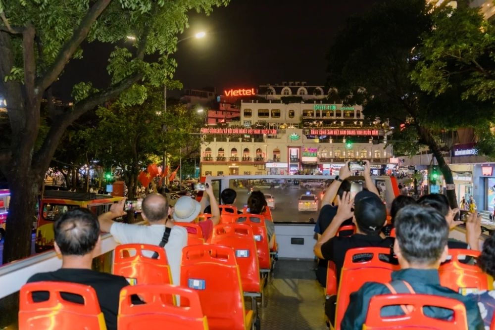 Hanoi City Tour Bus.  Night Tour: The Magical Hanoi City Tour Bus Night 