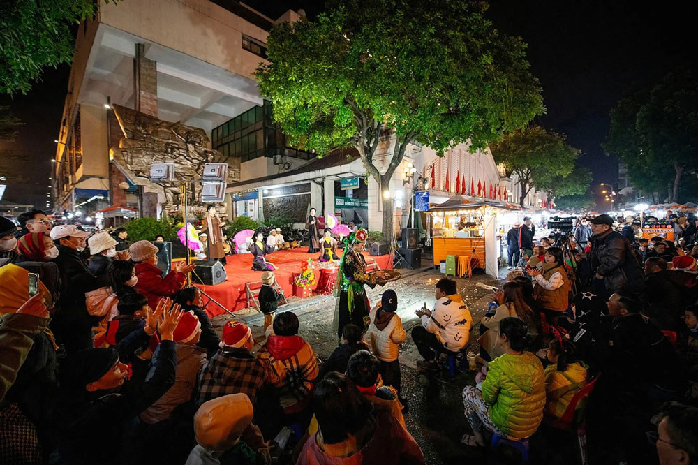 Hanoi Night Market. Beyond Shopping: Experiencing the Night Market Atmosphere