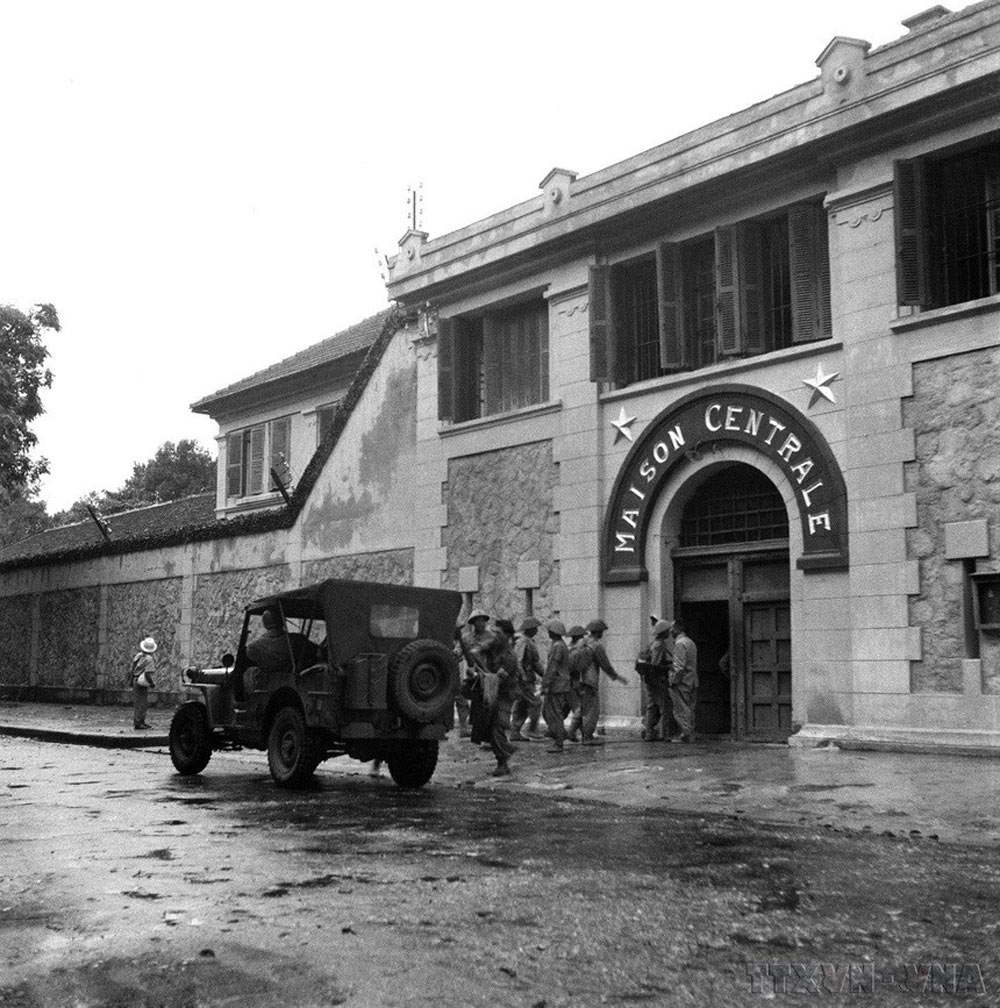 Hanoi Prison. A History of Hoa Lo Prison: Oppression and Resilience