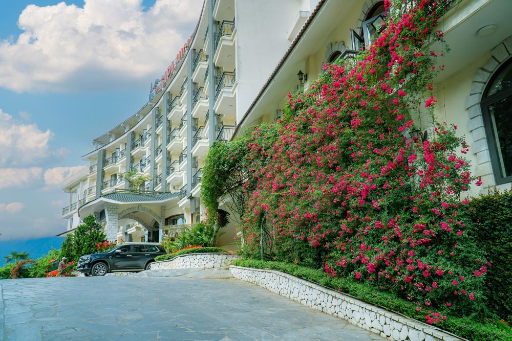 Highland Resort Sapa. Competitor Comparison: The “Star” Battle