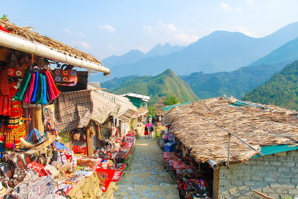 hmong-brocade-weaving-market