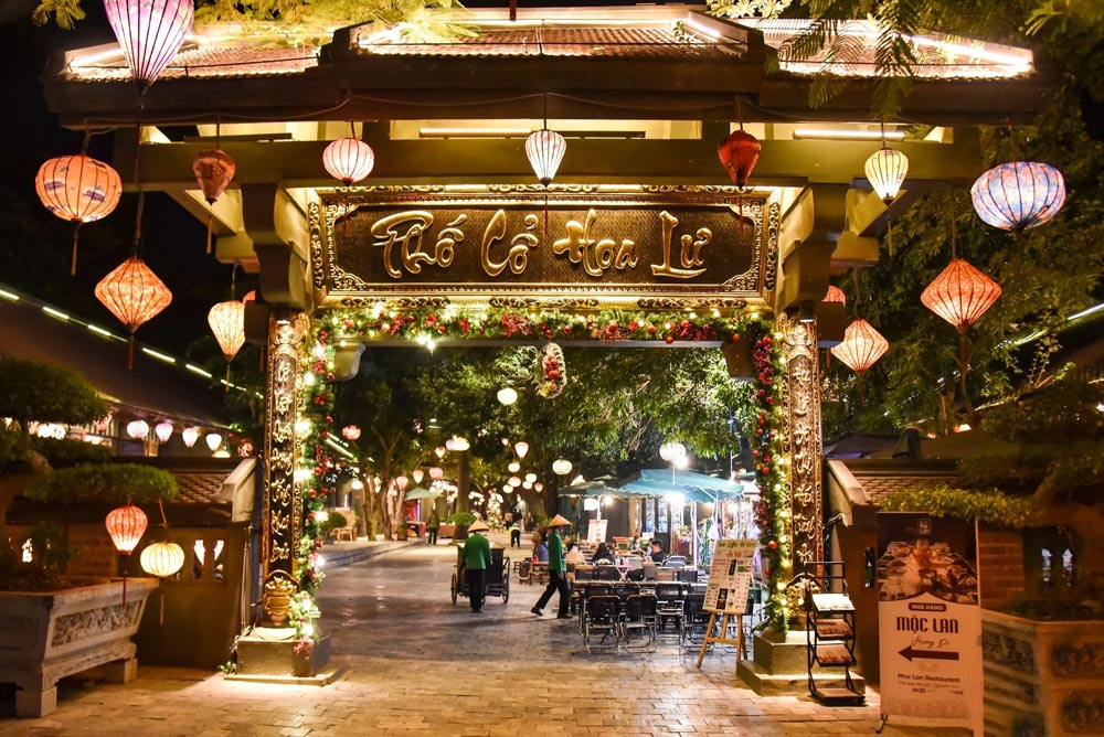 Hoa Lu. Experiencing Hoa Lu. Hoa Lu at Night