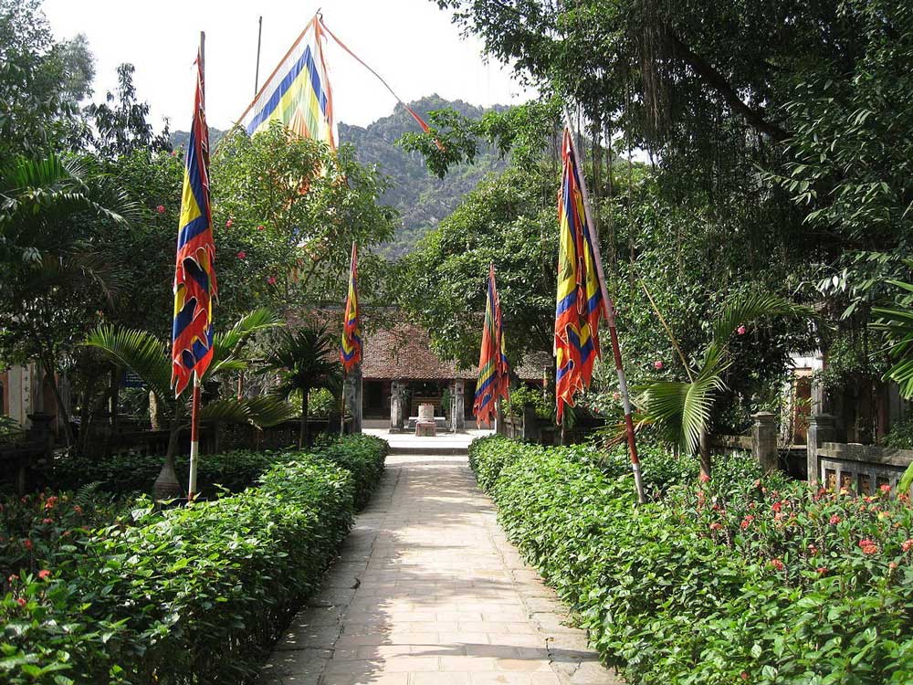 Hoa Lu. Hoa Lu: A Glimpse into Vietnam's Past. Hoa Lu Temples of the Dinh & Le Dynasties