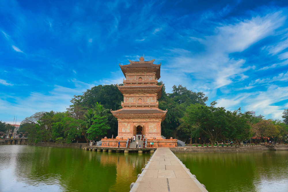 Hoa Lu. Is Hoa Lu Worth Visiting? Scenic Beauty