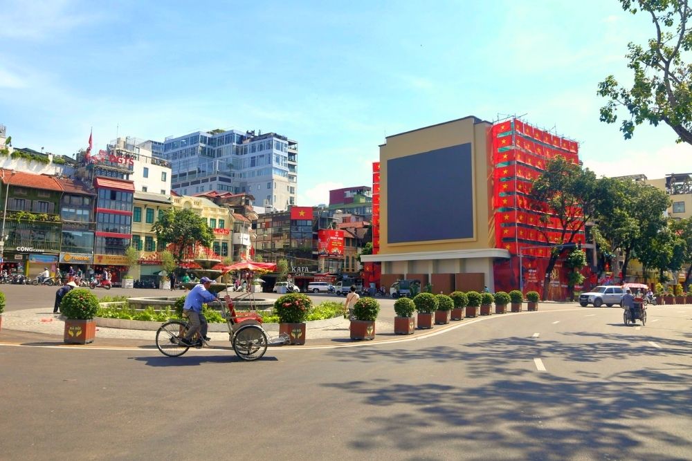 Hoan Kiem Lake. The Jewels of the Lake: Key Sights You Can't Miss. Dong Kinh Nghia Thuc Square & The Fountain