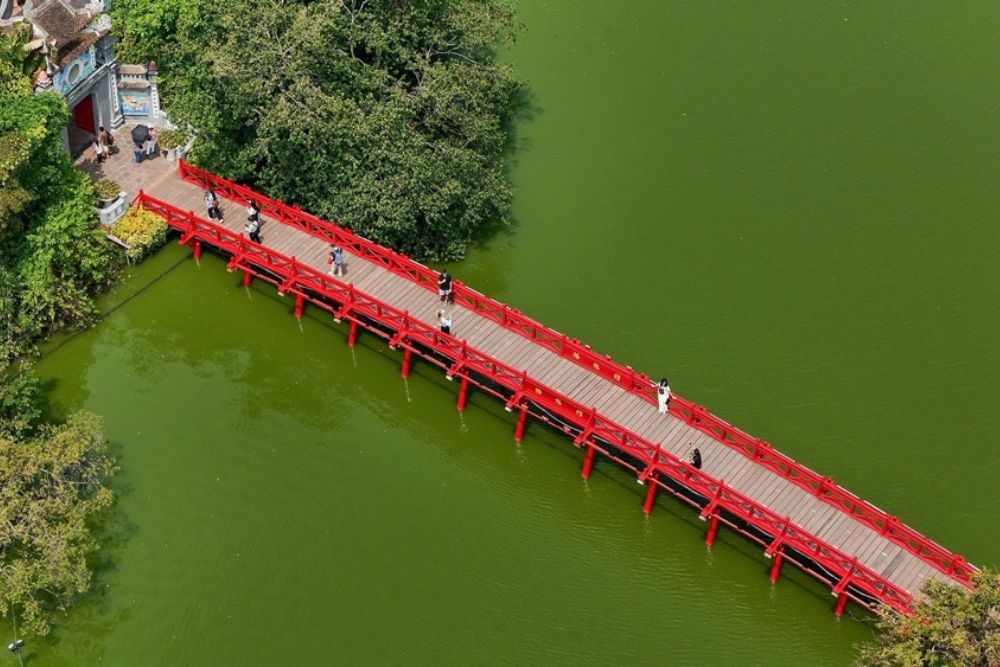 Hoan Kiem Lake. The Jewels of the Lake: Key Sights You Can't Miss. Ngoc Son Temple 