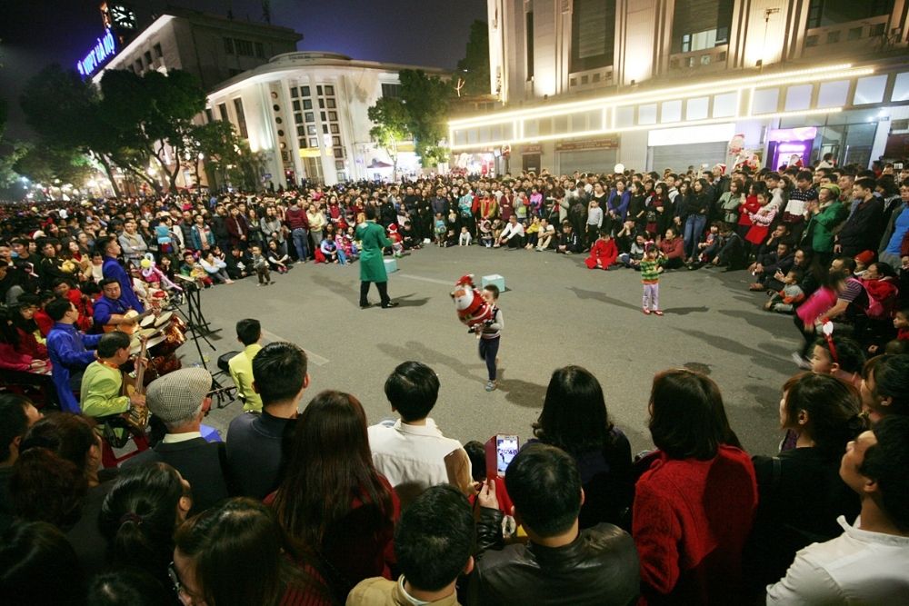 Hoan Kiem Lake. The Ultimate Checklist: Top Things to Do at Hoan Kiem Lake. Experience the Weekend Walking Street