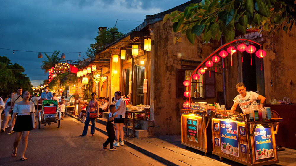 Hoi An Market: From Lanterns to Local Delicacies