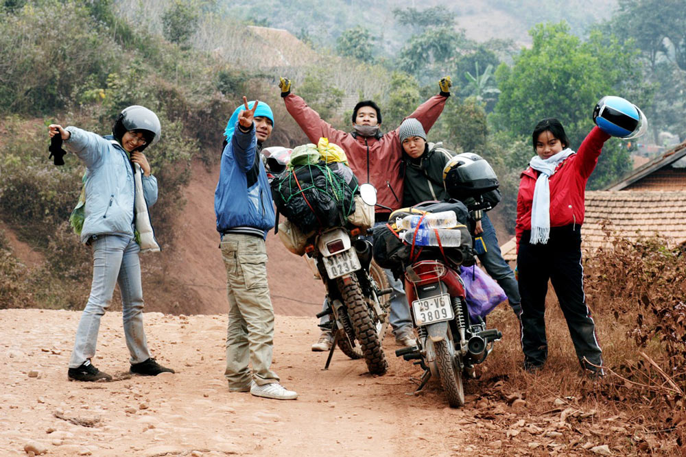 How to Travel to Sapa. Driving from Hanoi to Sapa: Private Cars vs Motorbikes