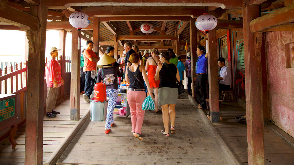 Japanese bridge. Why is the Japanese Bridge in Hoi An Closed? Preservation Efforts
