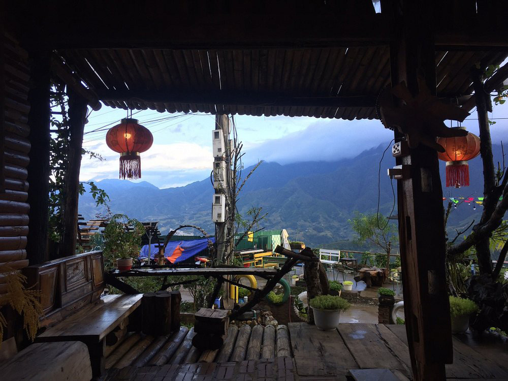 Homestay Sapa. Comparison: La Do (Town) vs. La Dao (Village)