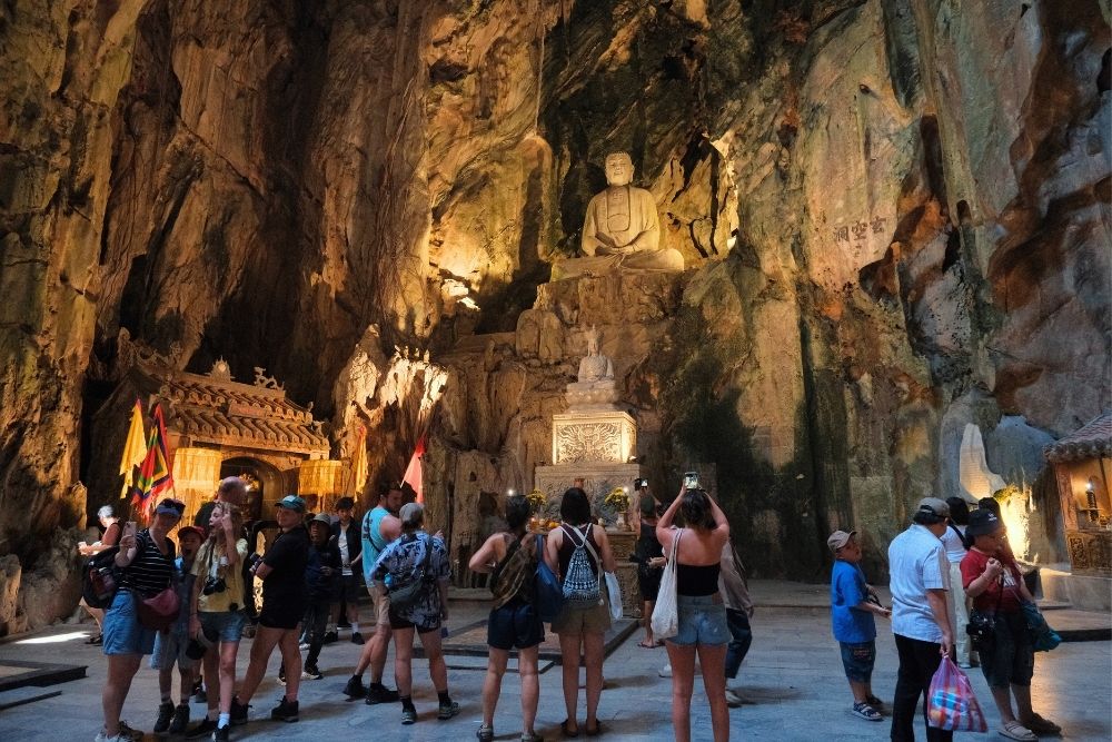 marble-mountain-da-nang-what-should-you-see-inside-see-first-walking-route-huyen-khong-cave