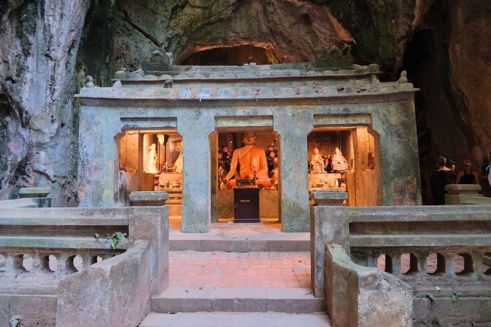 Marble Mountain Da Nang. What should you see inside? See-First Walking Route. Tang Chon Cave
